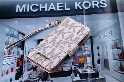 michael kors handyhülle iphone 6|Amazon.com: Michael Kors Iphone 6 Wristlet.